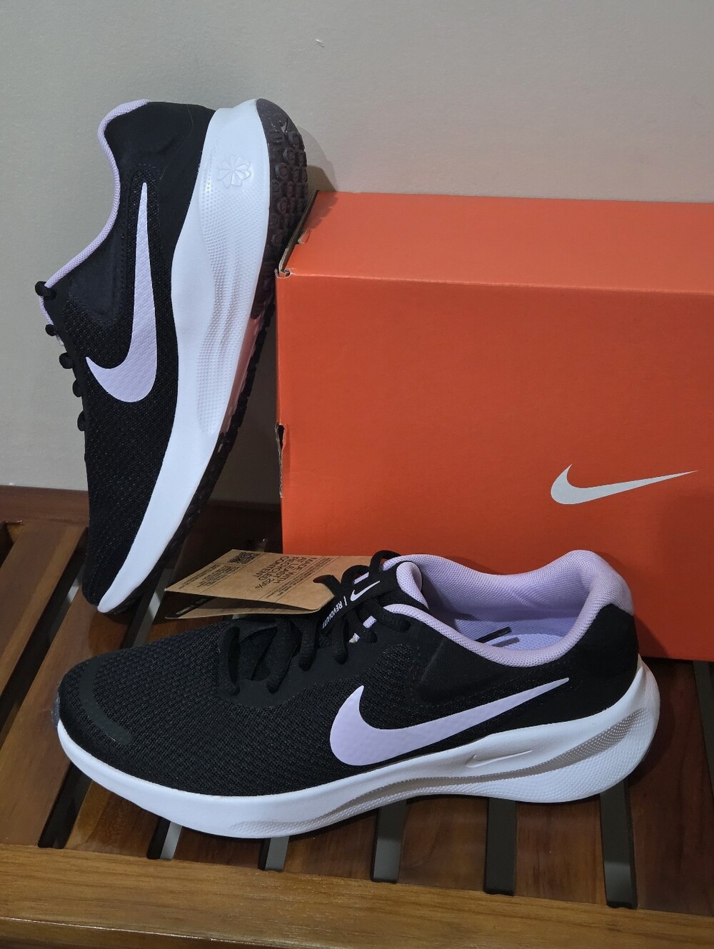 Nike Women’s Revolution 7 Black/ Lilic Bloom & White Trainer Sneakers NEW